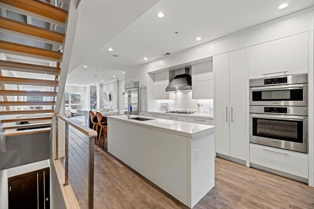 Luxury Dc Penthouse W/ Private Rooftop! *